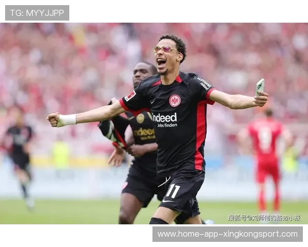 纽卡斯尔利用定位战术形成连续压制，利物浦表现吃紧