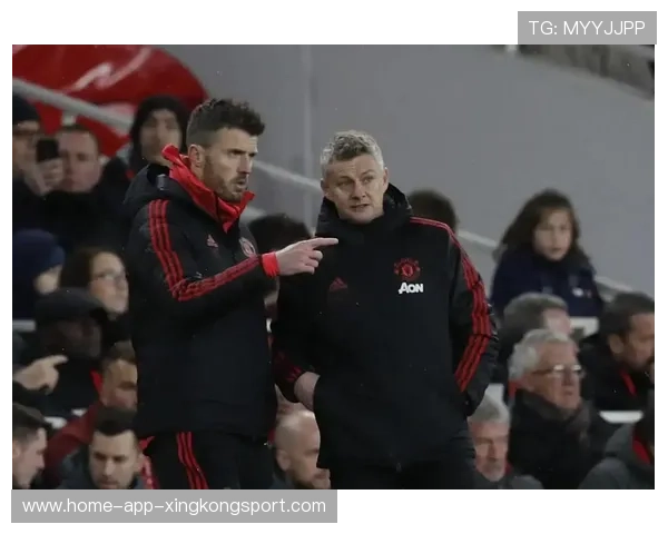 曼联弃用索帅重启卡里克时代，梦剧场气氛重燃，曼联开启大清洗计划!索帅将和6名球员摊牌谈判