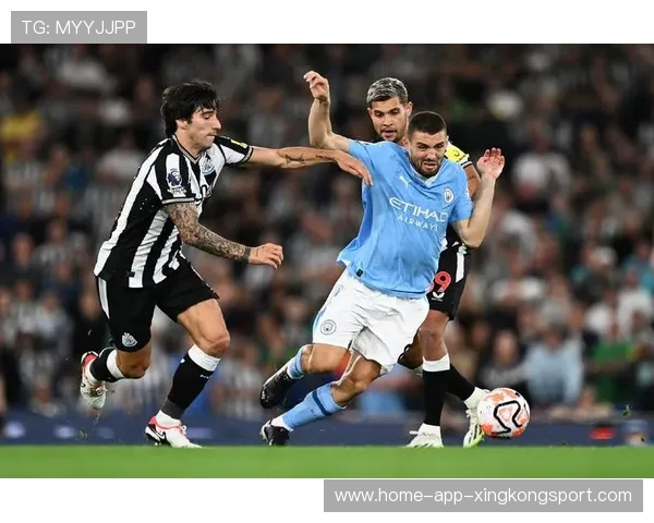 英超曼城短传渗透制造空当，最终收获破门